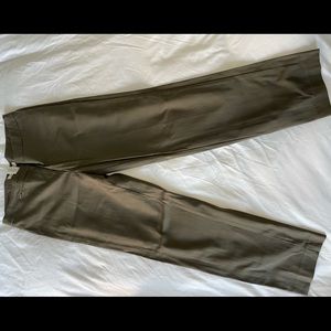 Women’s size 10 olive green pull on pants with back pockets